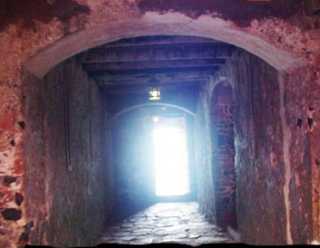 http://www.haiticulture.ch/images/goree_couloir_nonretour_senegal.jpg