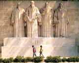 Le monument des Rformateurs dans les jardins de l'Universit de Genve au Parc des Bastions