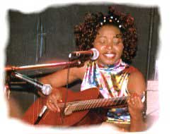 Enide Maurer et sa guitare